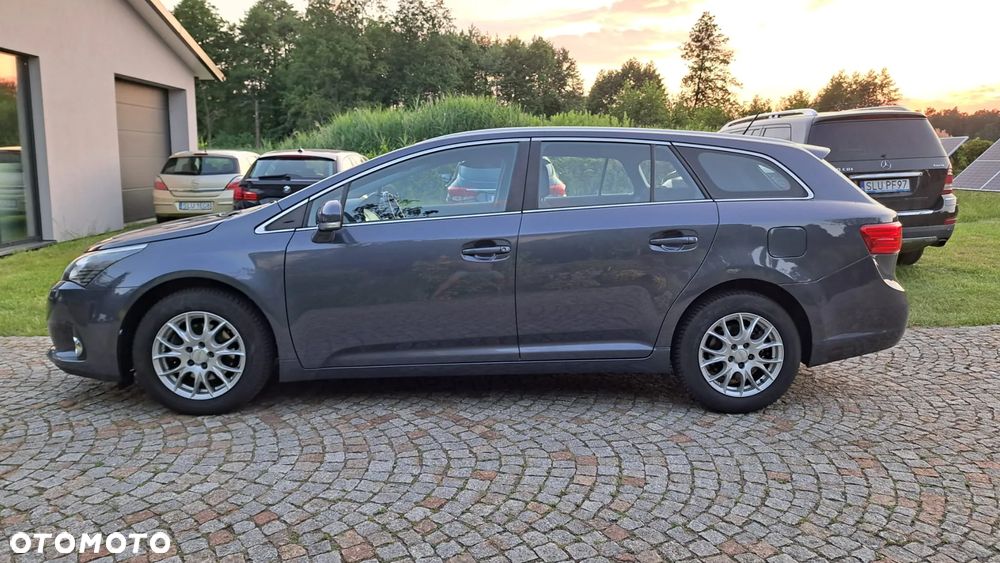 Toyota Avensis 1.8 Premium - 14
