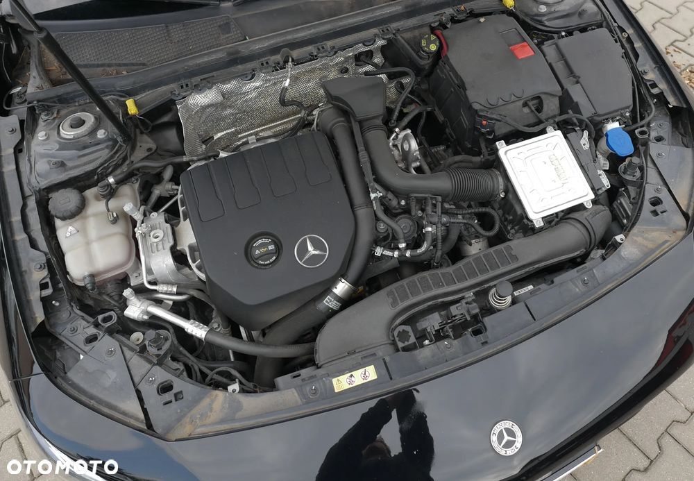 Mercedes-Benz CLA 180 7G-DCT AMG Line - 25