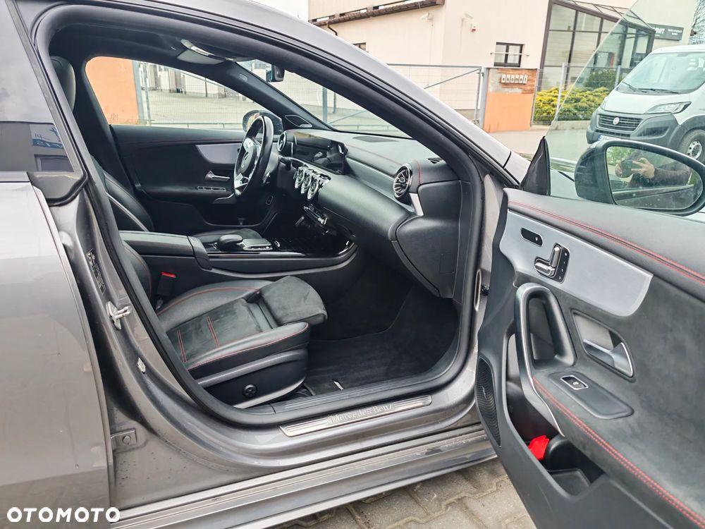 Mercedes-Benz CLA 200 d 8G-DCT AMG Line - 19