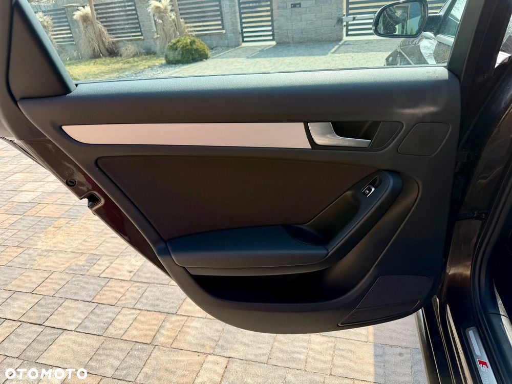 Audi A4 Avant 2.0 TDI DPF clean diesel multitronic S line Sportpaket - 12