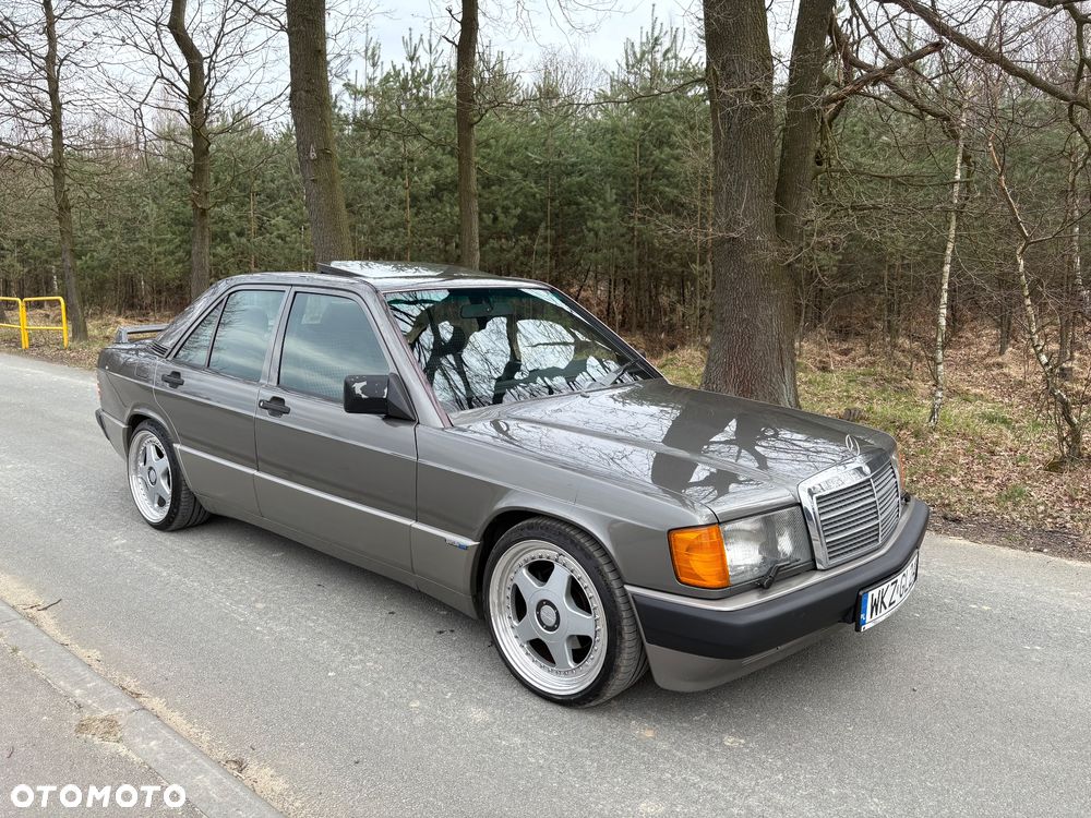 Mercedes-Benz W201 (190) - 1
