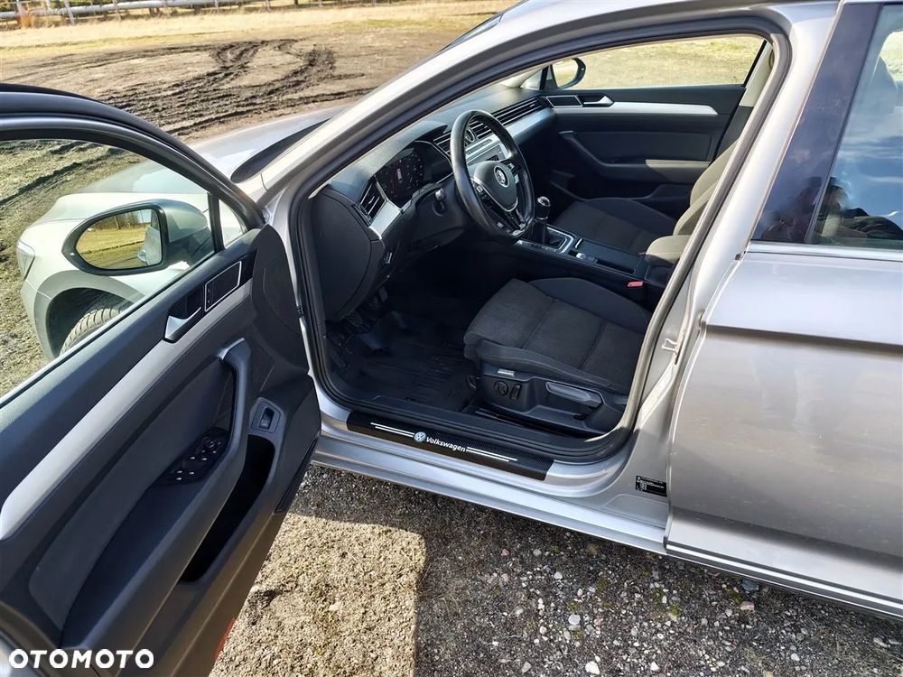 Volkswagen Passat - 30