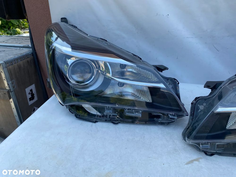 lampy yaris III 3 soczewki  komplet eu całe - 3