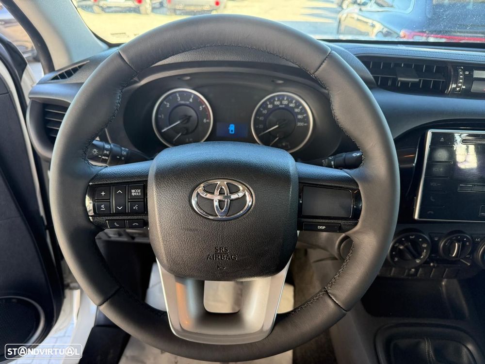 Toyota Hilux - 12