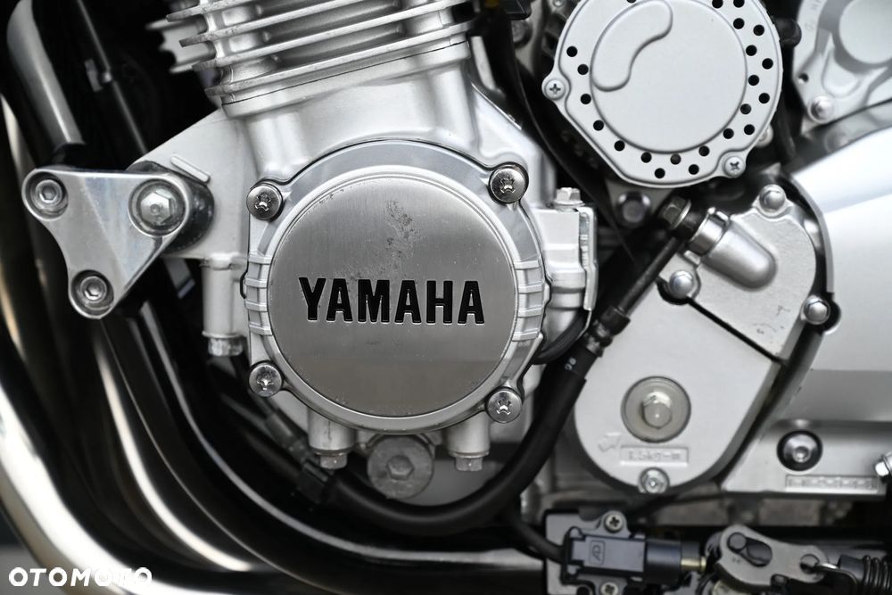 Yamaha XJR - 36