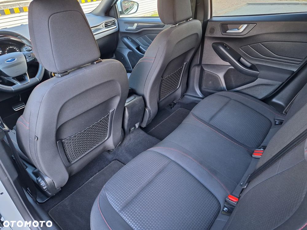 Ford Focus 1.5 EcoBoost ST-Line - 24