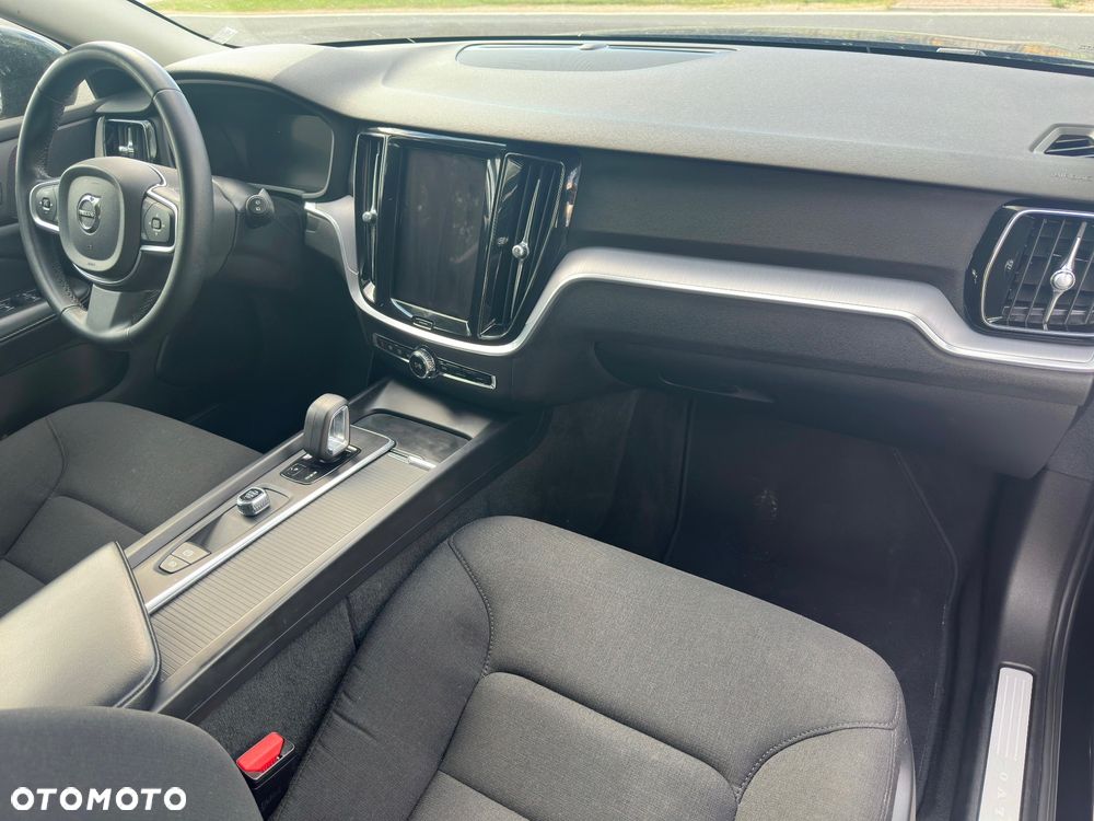 Volvo V60 B3 B Momentum - 9
