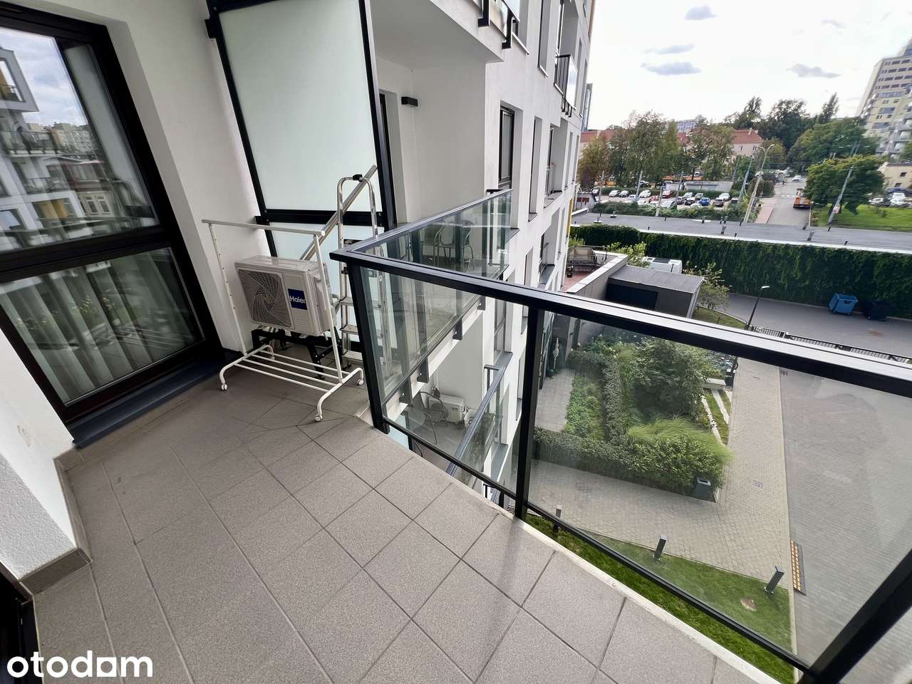 Apartament z osobną kuchnią, klimatyzacja, garaż, duży balkon / METRO