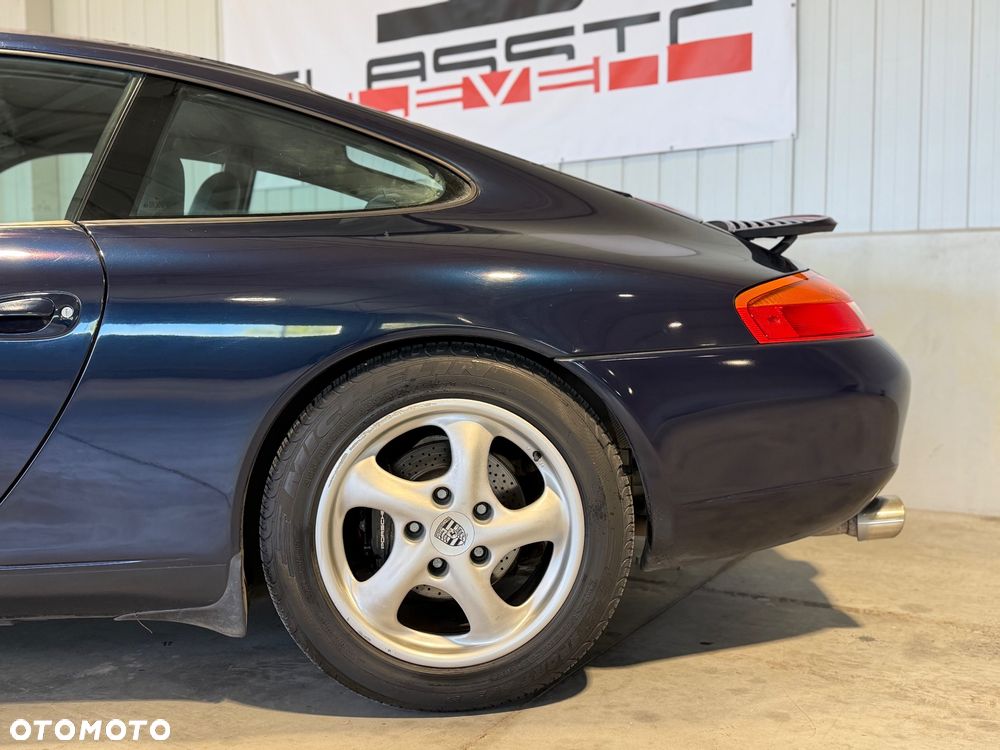 Porsche 911 Carrera - 5