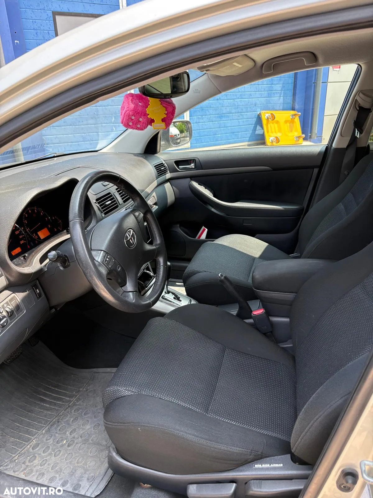 Toyota Avensis - 8
