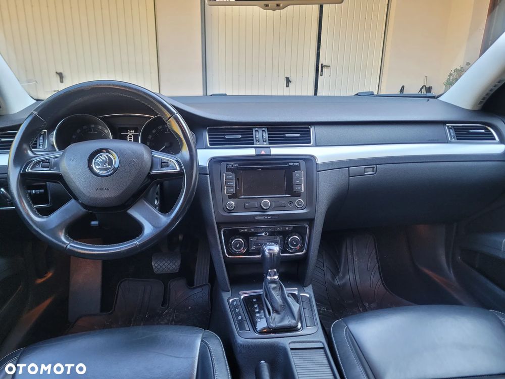 Skoda Superb 2.0 TDI Green tec DSG Elegance - 27