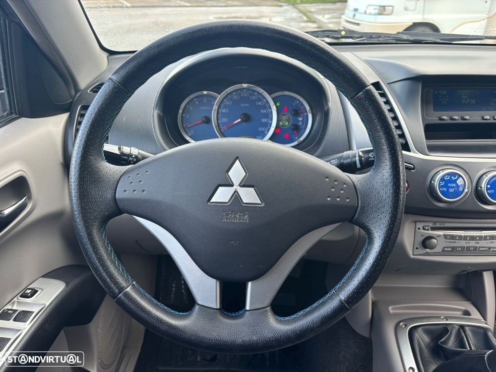 Mitsubishi L200 2.5 DI-D CD Intense AC/JLL - 21