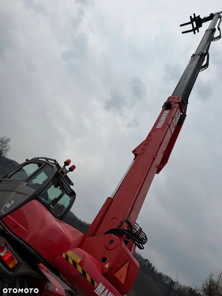 Manitou MRT2150+PRIVILEGE Ładowarka teleskopowa 4x4 ROTO 21metrów. Bez AdBLUE bez DPF. udźwig 5ton jak Nowa z Norwegii 4900mtg. 2015rok. Obrót pełny. Zero luzów wycieków. Zadbana maszyna z Fermy Norweskiej. Silnik 160 Km. AUTEC zdalne sterowanie. Ani deka luzów czy wycieków. Opony jak Nowe. Pełny Oryginał. Niski przebieg. Stabilizatory. Zamki na tłokach. OKAZJA - 20
