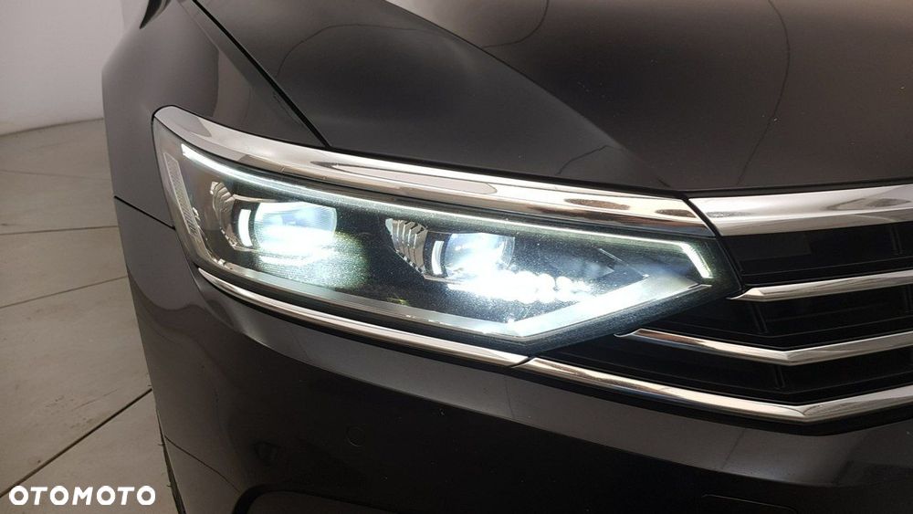 Volkswagen Passat - 11