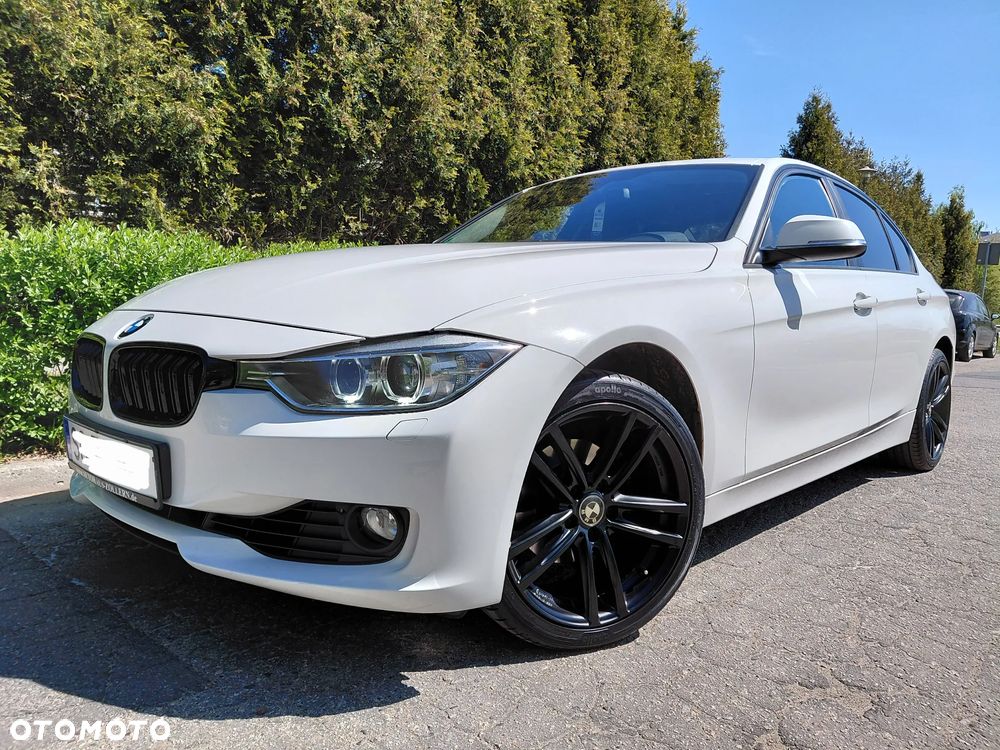 BMW Seria 3 320i Sport Line - 32