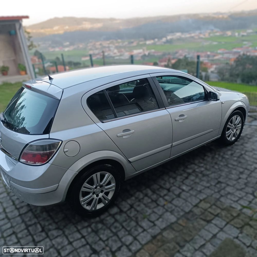 Opel Astra 1.3 CDTI Cosmo - 4