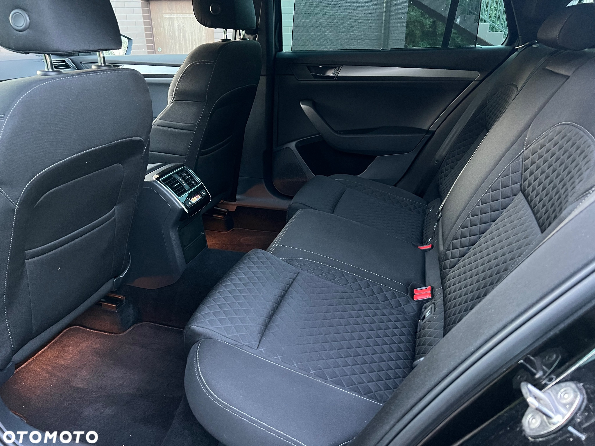 Skoda Superb 2.0 TDI Ambition DSG7 - 35