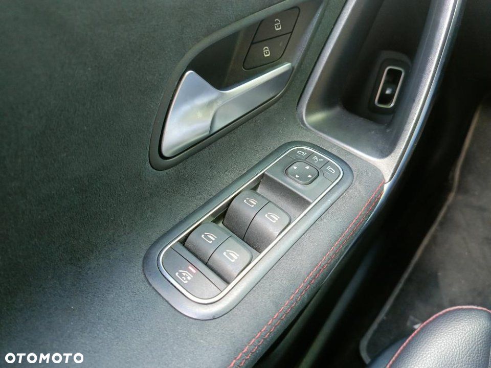 Mercedes-Benz CLA - 12