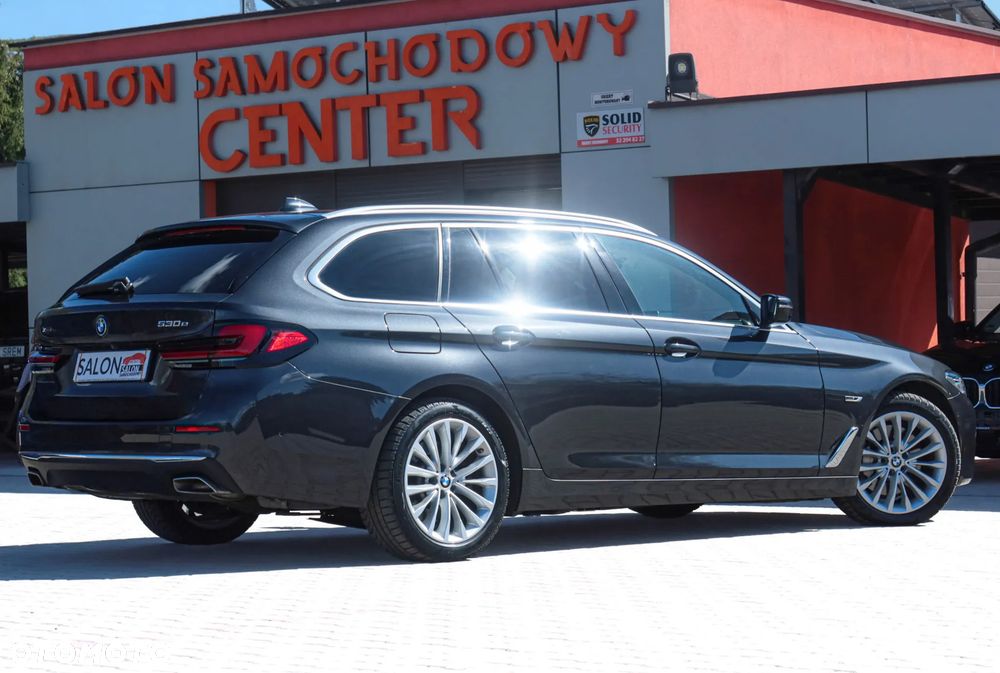 BMW Seria 5 530e Luxury Line sport - 32