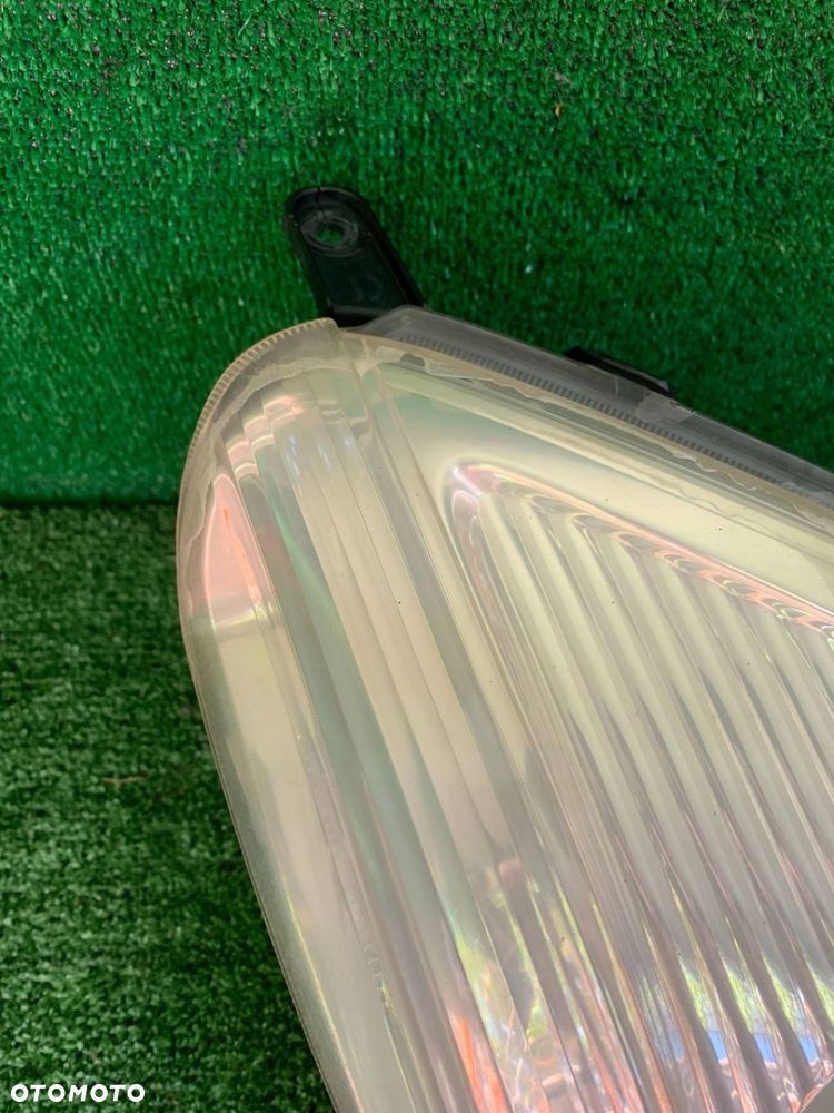 Lampa przód przednia prawa Toyota RAV 4 II XA20 Europa WWA - 2