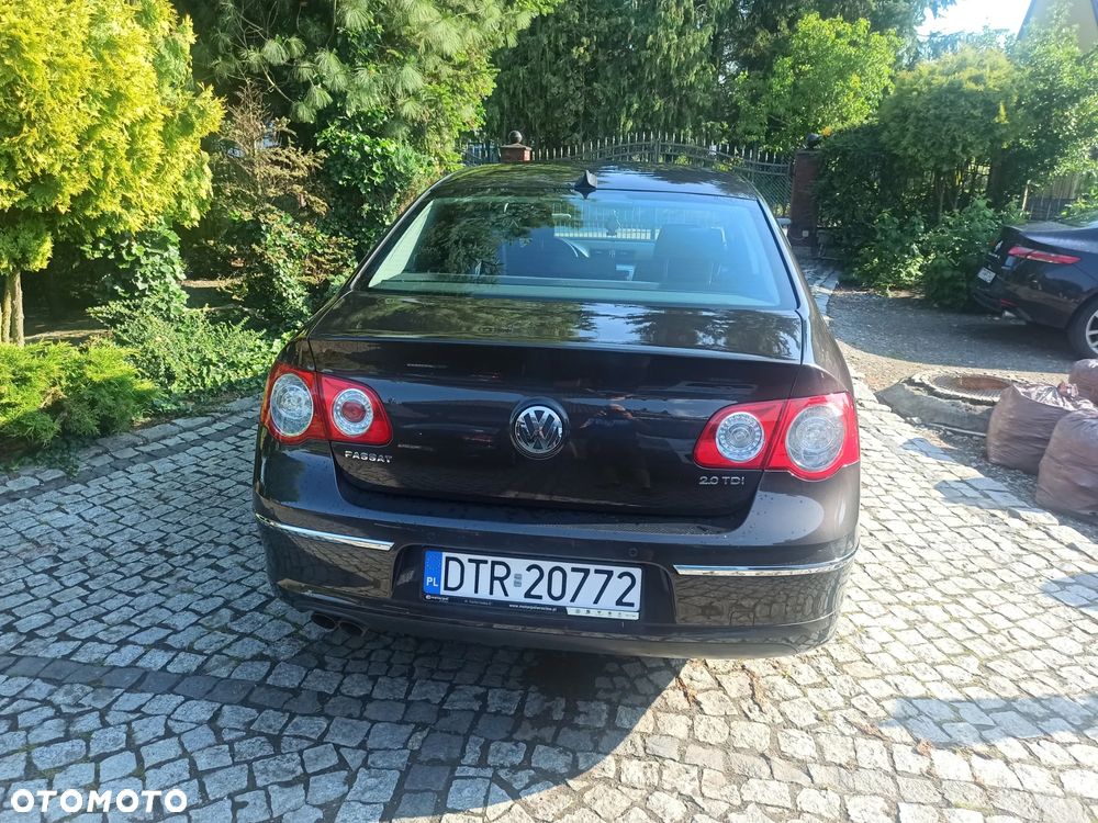 Volkswagen Passat 2.0 TDI Comfortline - 11