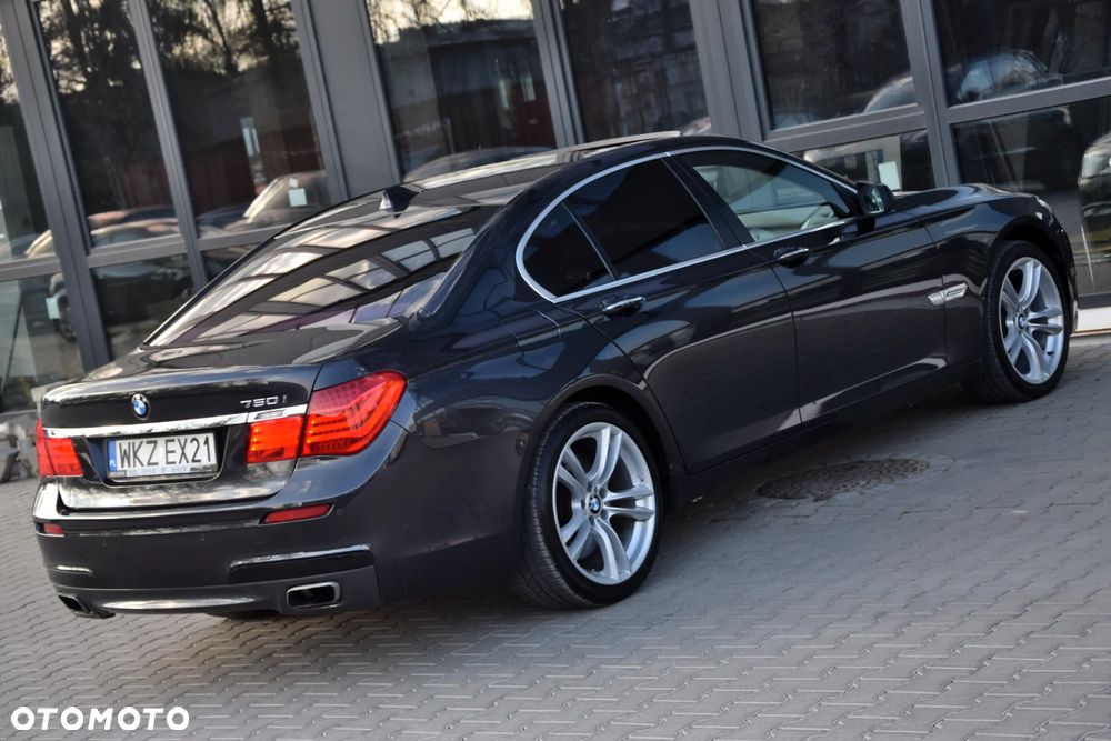 BMW Seria 7 750i - 5