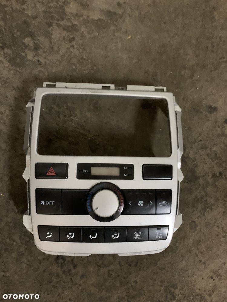 Panel klimatyzacji Toyota Avensis Verso 01-05r. - 1