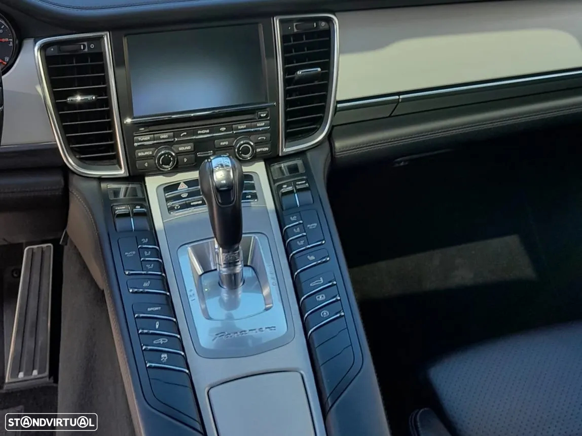 Porsche Panamera Turbo PDK - 19