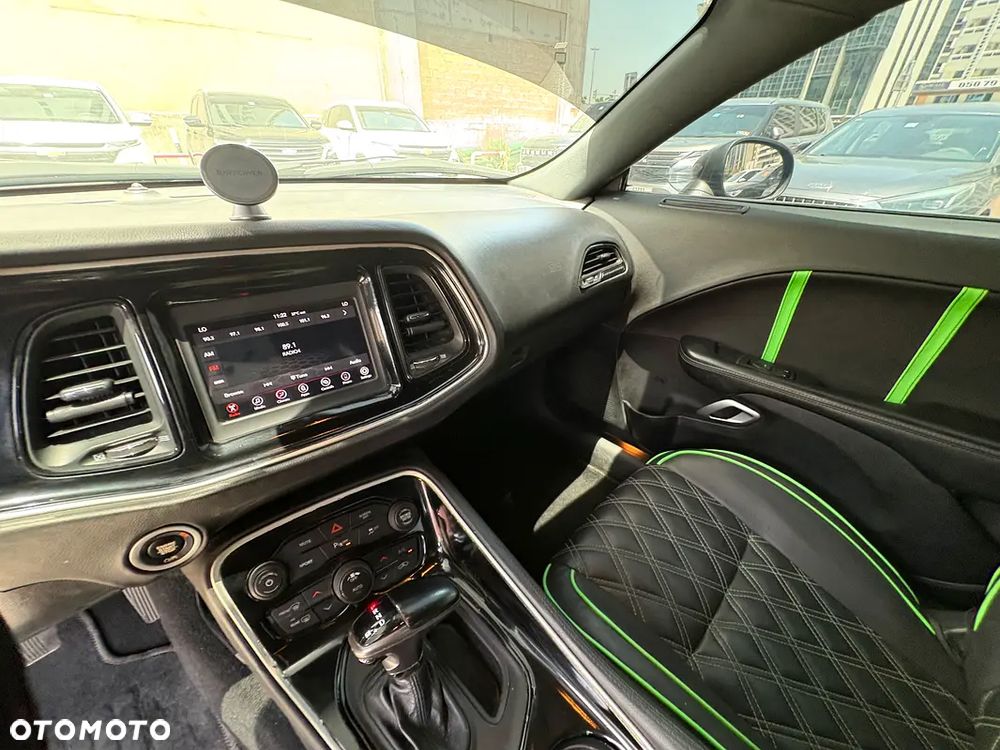 Dodge Challenger 5.7 R/T - 12