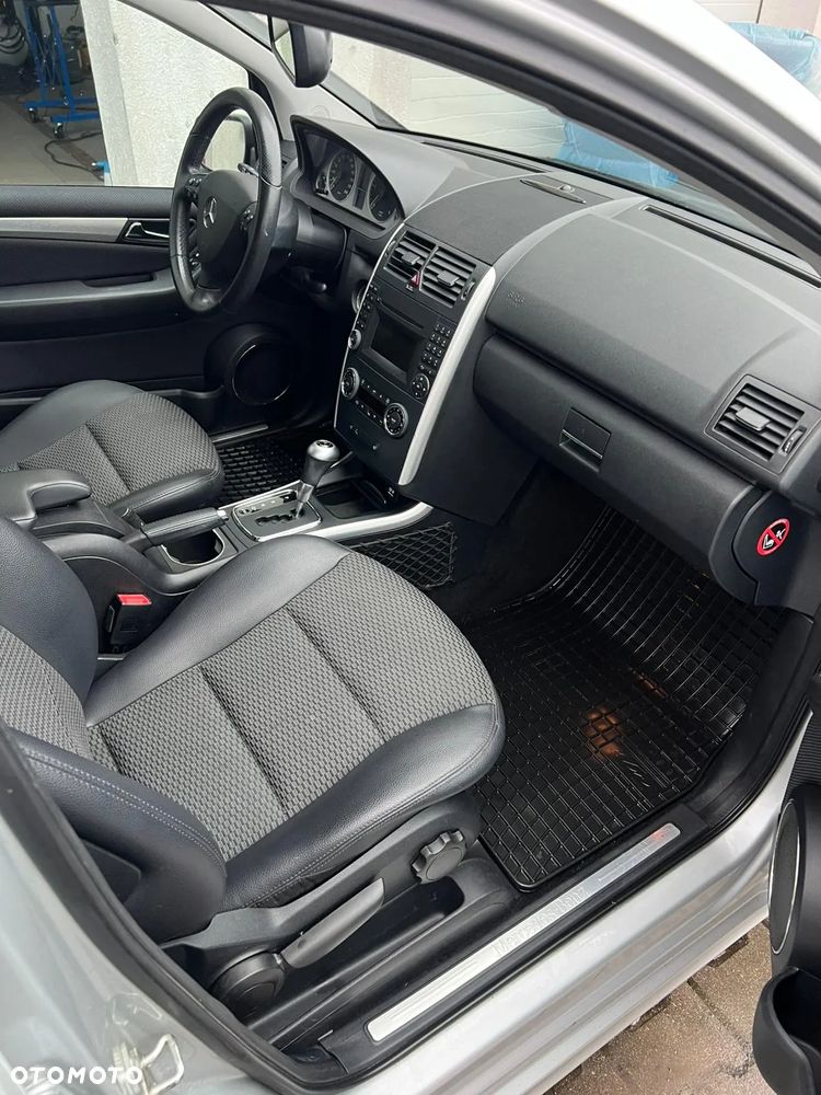 Mercedes-Benz Klasa A 200 CDI Autotronic Avantgarde - 23