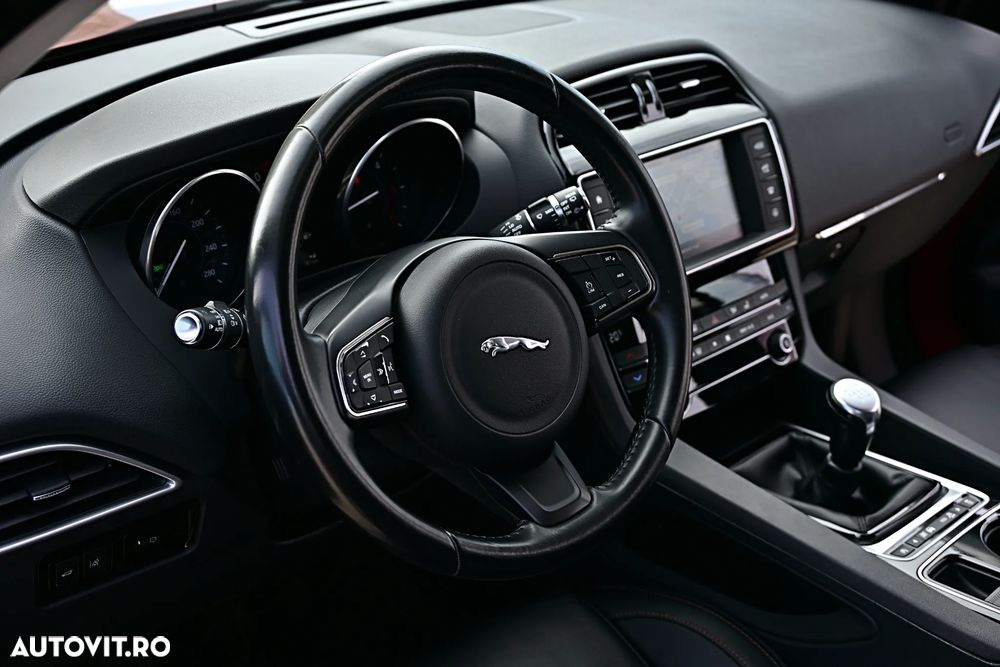 Jaguar F-Pace 20d AWD Prestige - 20