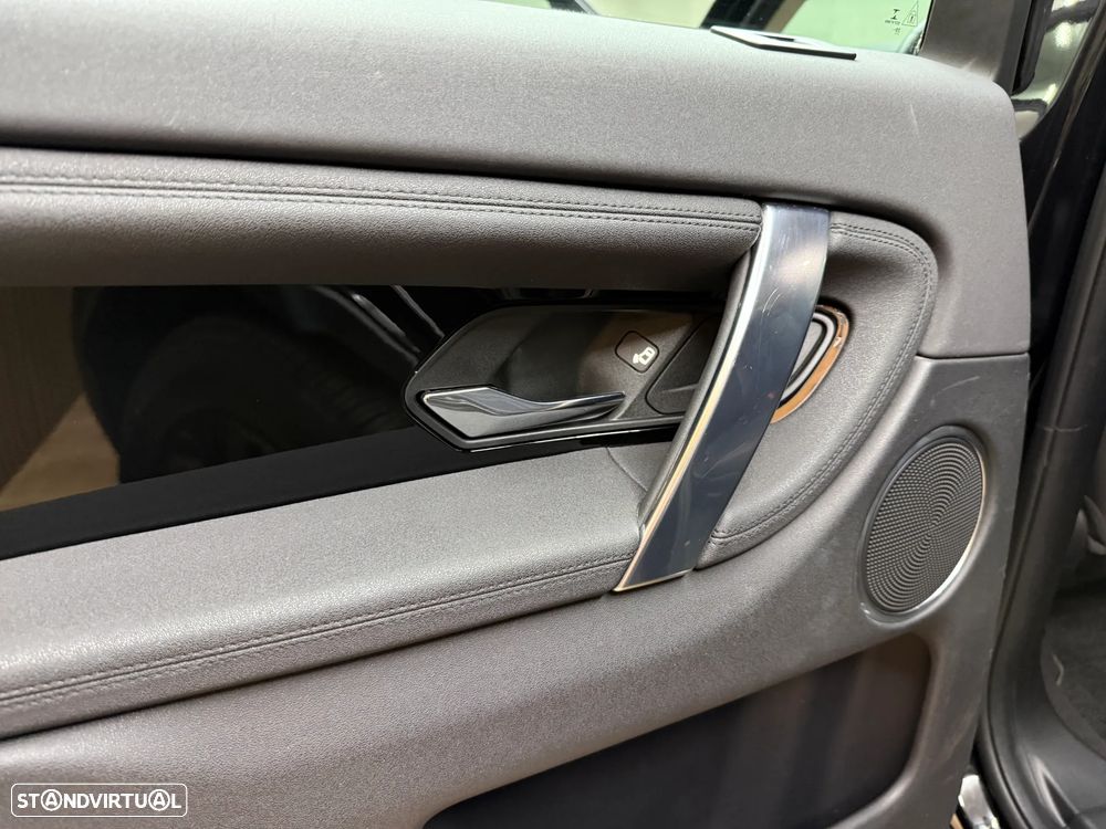Land Rover Discovery Sport P300e - 30