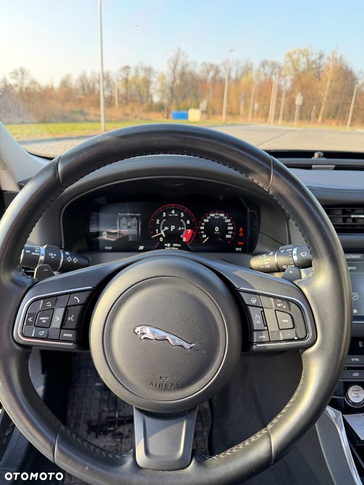 Jaguar XF 35t Prestige - 9