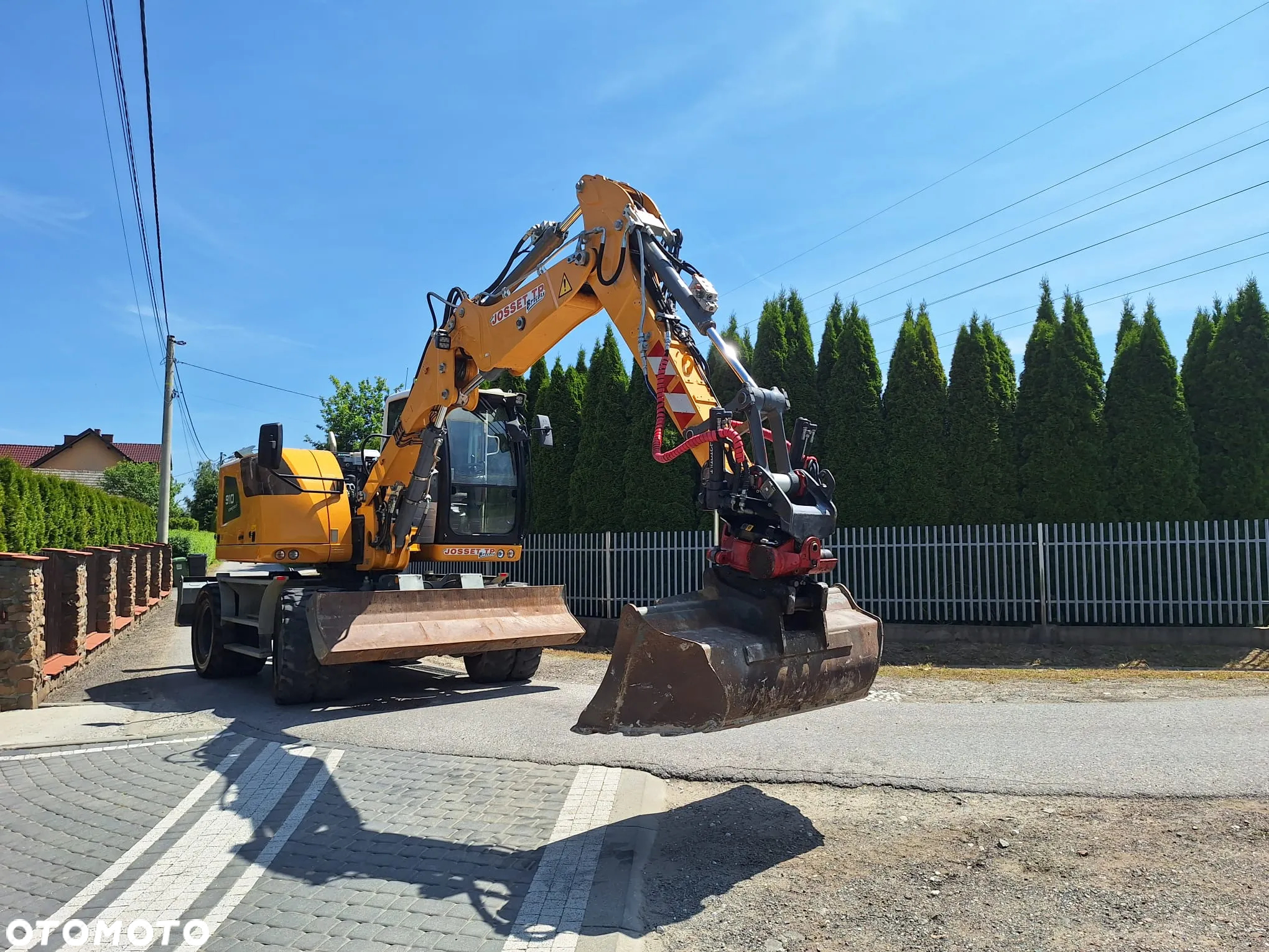 Liebherr A910 - 14