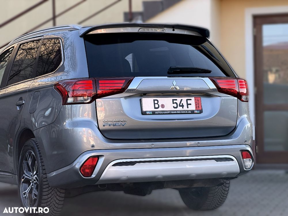 Mitsubishi Outlander - 16