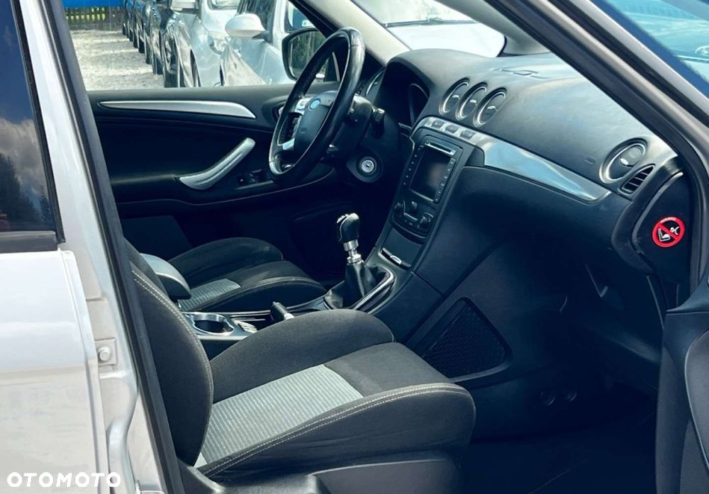 Ford S-Max - 11