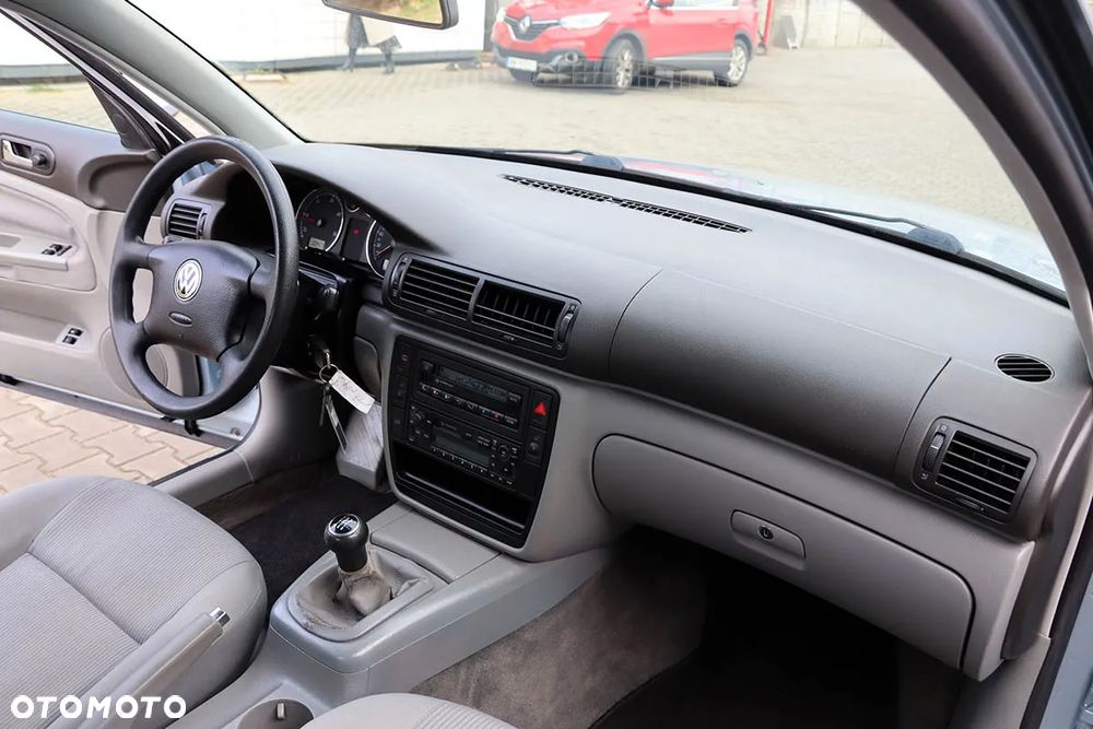 Volkswagen Passat 1.9 TDI Comfortline - 21