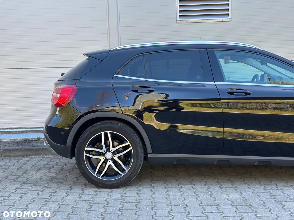 Mercedes-Benz GLA 200 7G-DCT Urban - 12