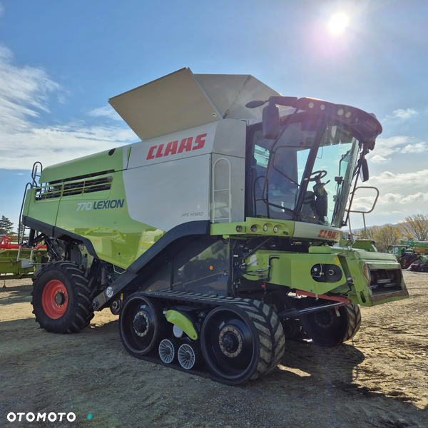 Claas Lexion 770TT z hederem