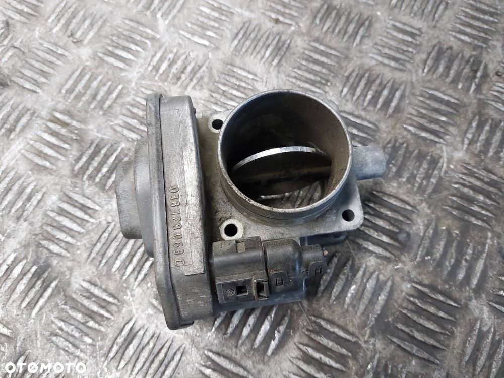 PRZEPUSTNICA SKODA FABIA I 1.9 SDI 038128063C - 1
