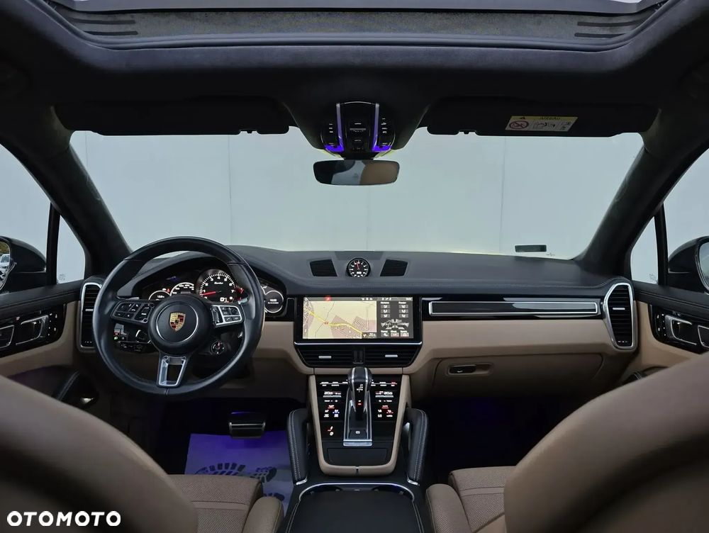 Porsche Cayenne - 21