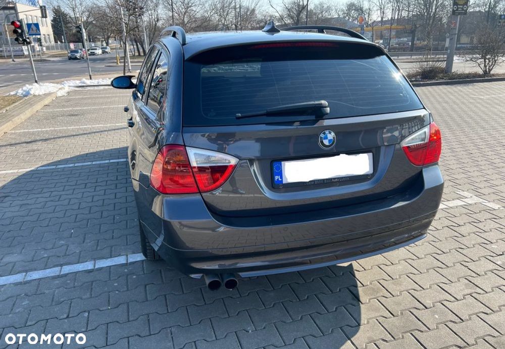 BMW Seria 3 325xi Touring - 11