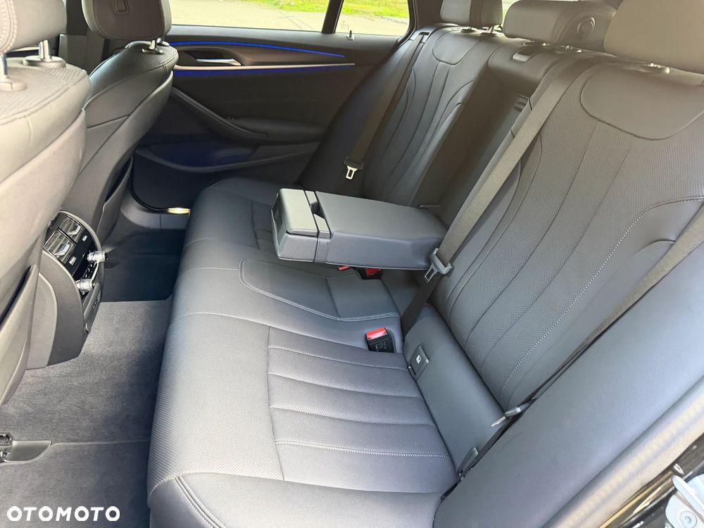 BMW Seria 5 520d xDrive mHEV M Sport sport - 23