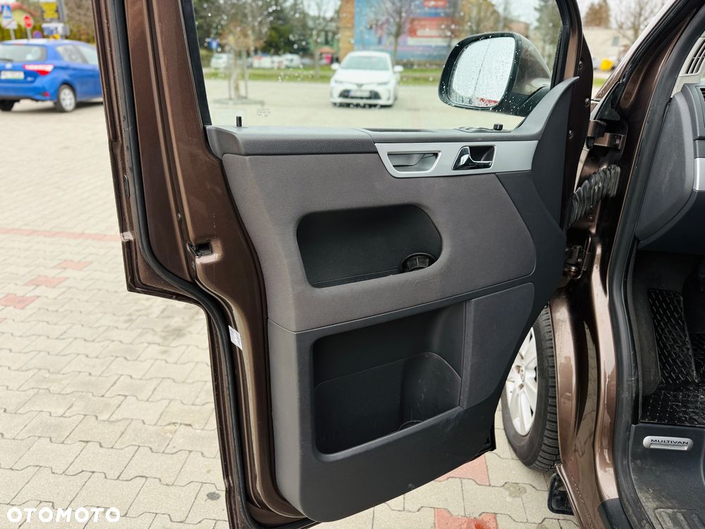 Volkswagen Multivan - 9