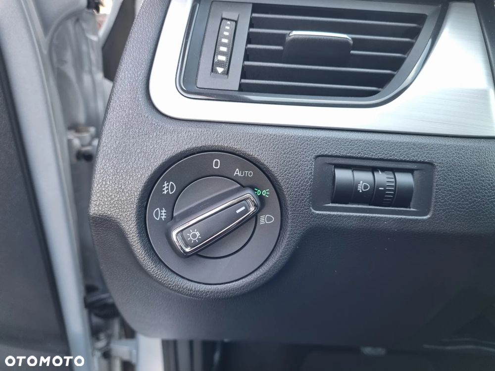 Skoda RAPID 1.0 TSI Ambition - 18