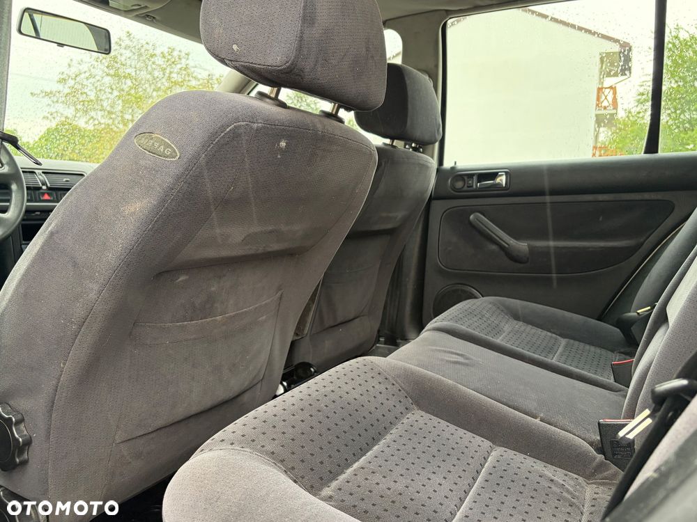 Volkswagen Golf 1.6 - 9
