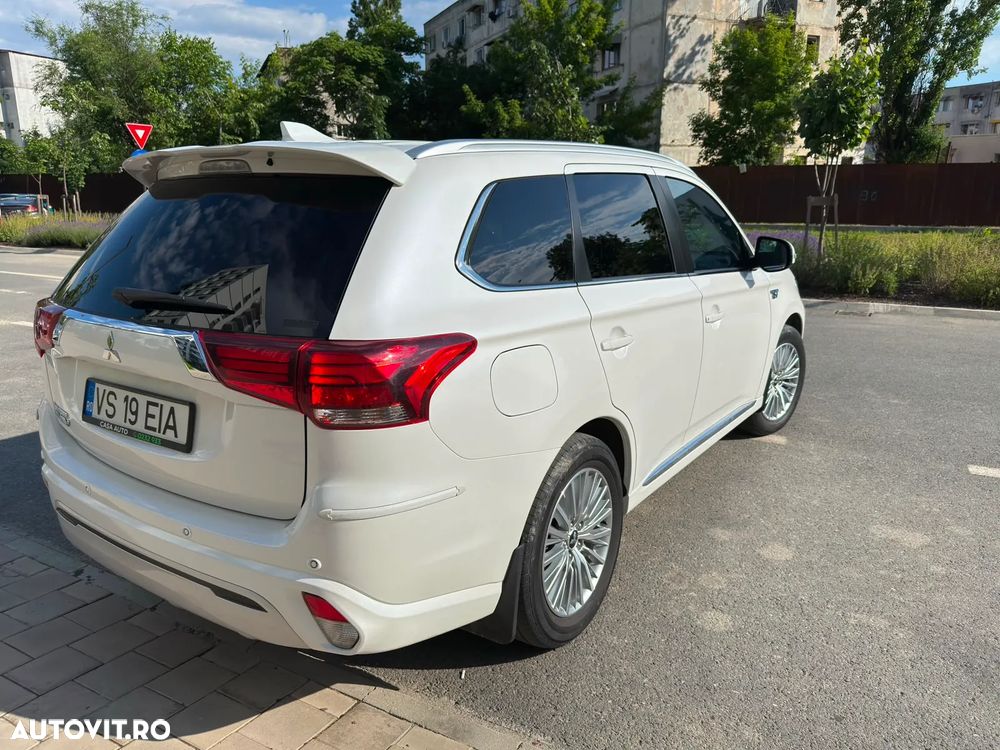 Mitsubishi Outlander PHEV 2.4 L 4X4 Instyle+ - 7