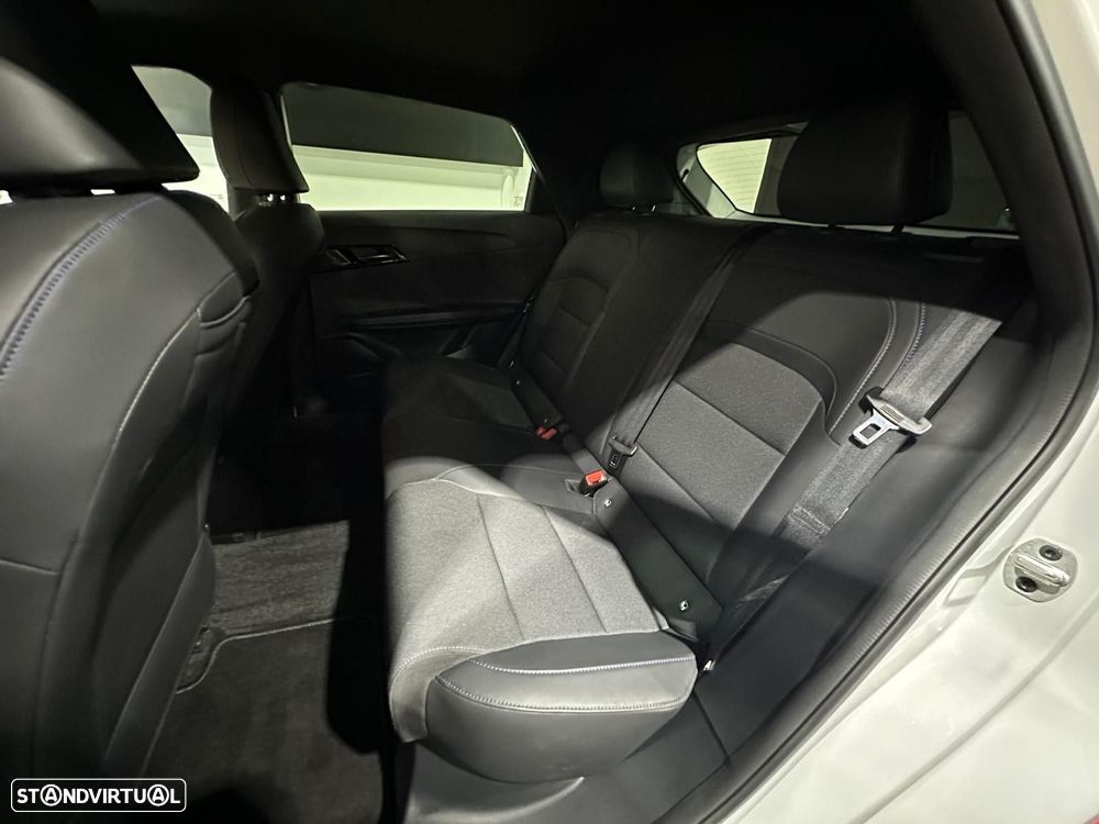 MG MG4 64 kWh Luxury - 28