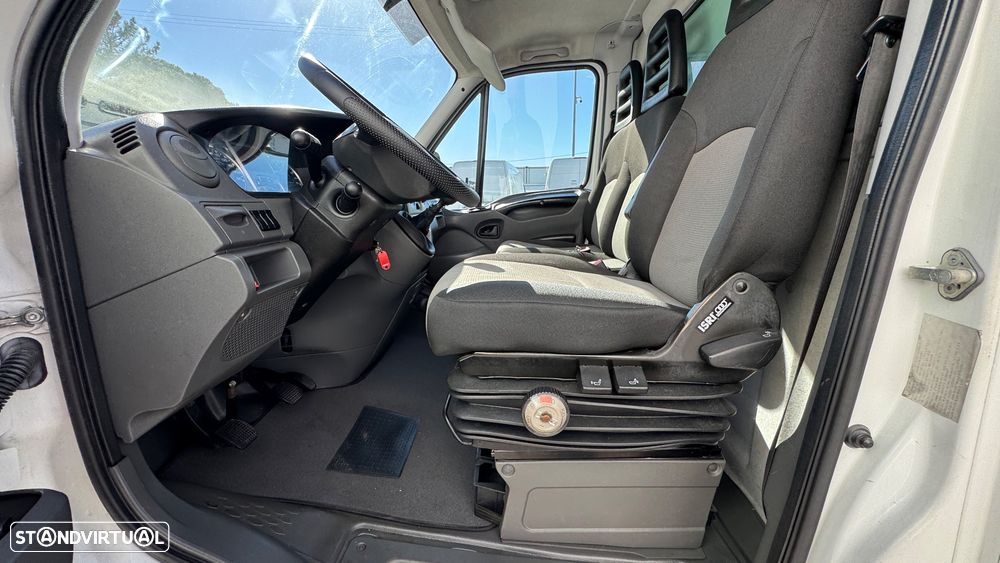 Iveco Daily 2.3 35C13 C/ Frio C/ Plat Elevatoria - 26