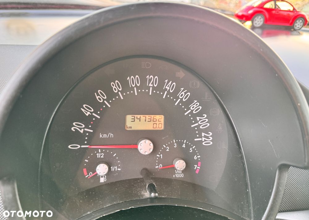 Volkswagen New Beetle - 9